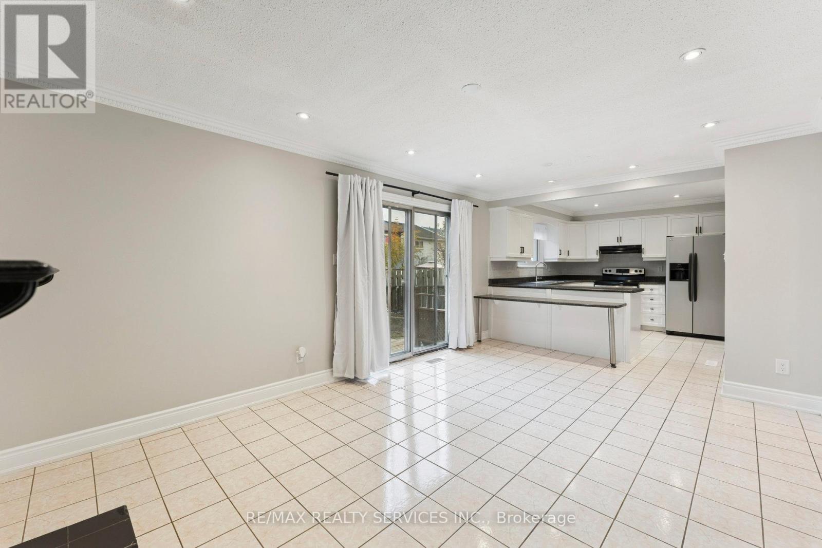 21 Majestic Crescent, Brampton, Ontario  L6S 3N1 - Photo 13 - W12520862