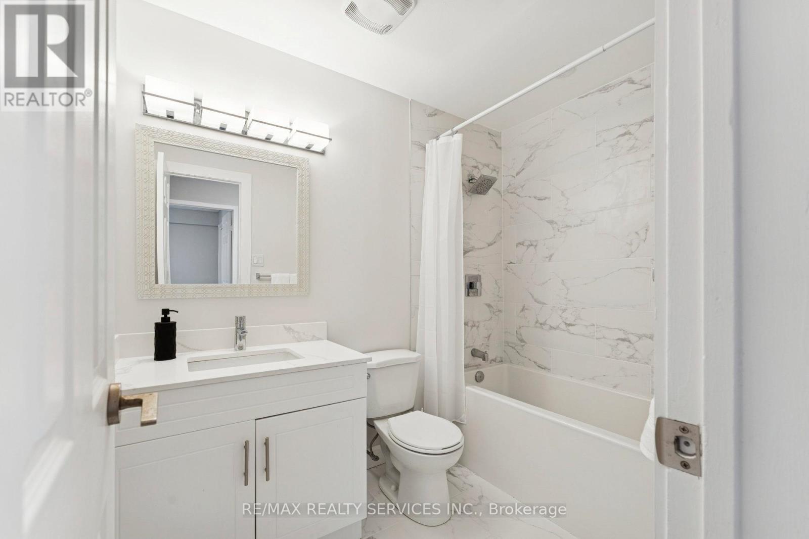 21 Majestic Crescent, Brampton, Ontario  L6S 3N1 - Photo 29 - W12520862