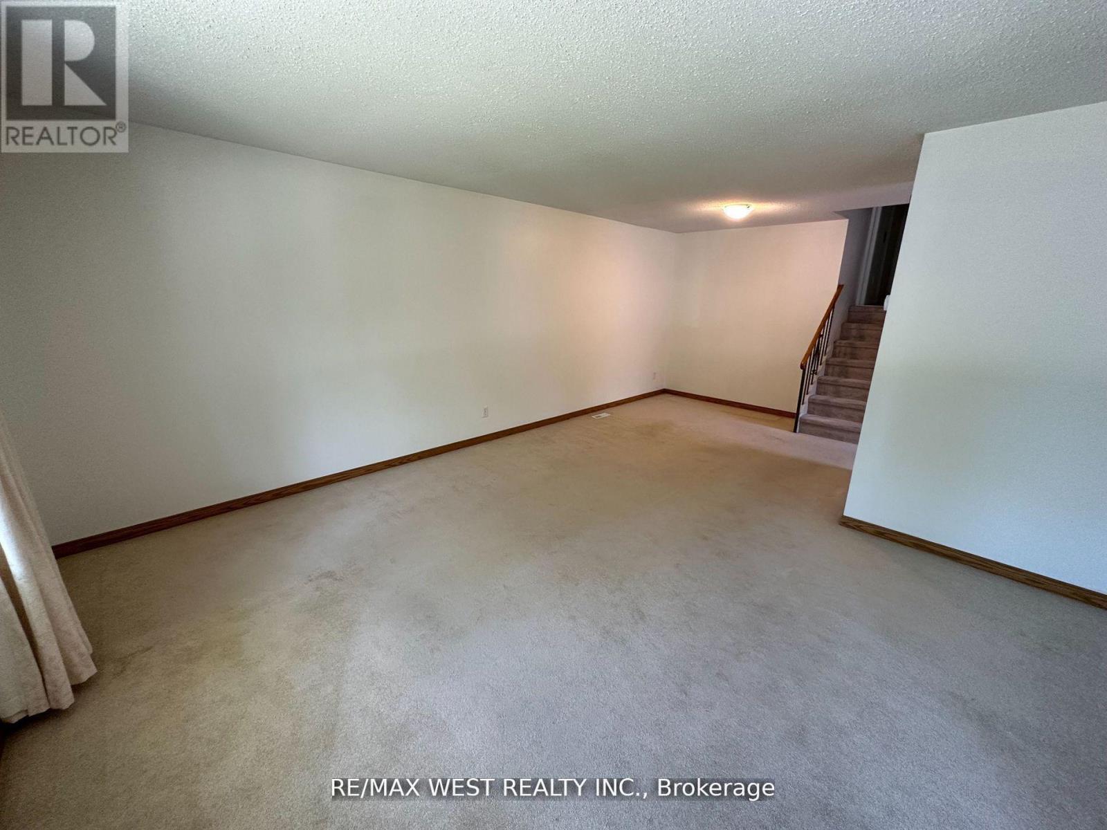 15 Tracey Drive, New Tecumseth, Ontario  L9R 1M2 - Photo 2 - N12523230