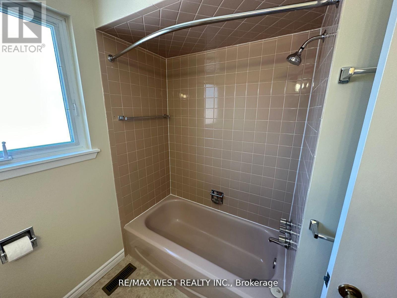 15 Tracey Drive, New Tecumseth, Ontario  L9R 1M2 - Photo 21 - N12523230