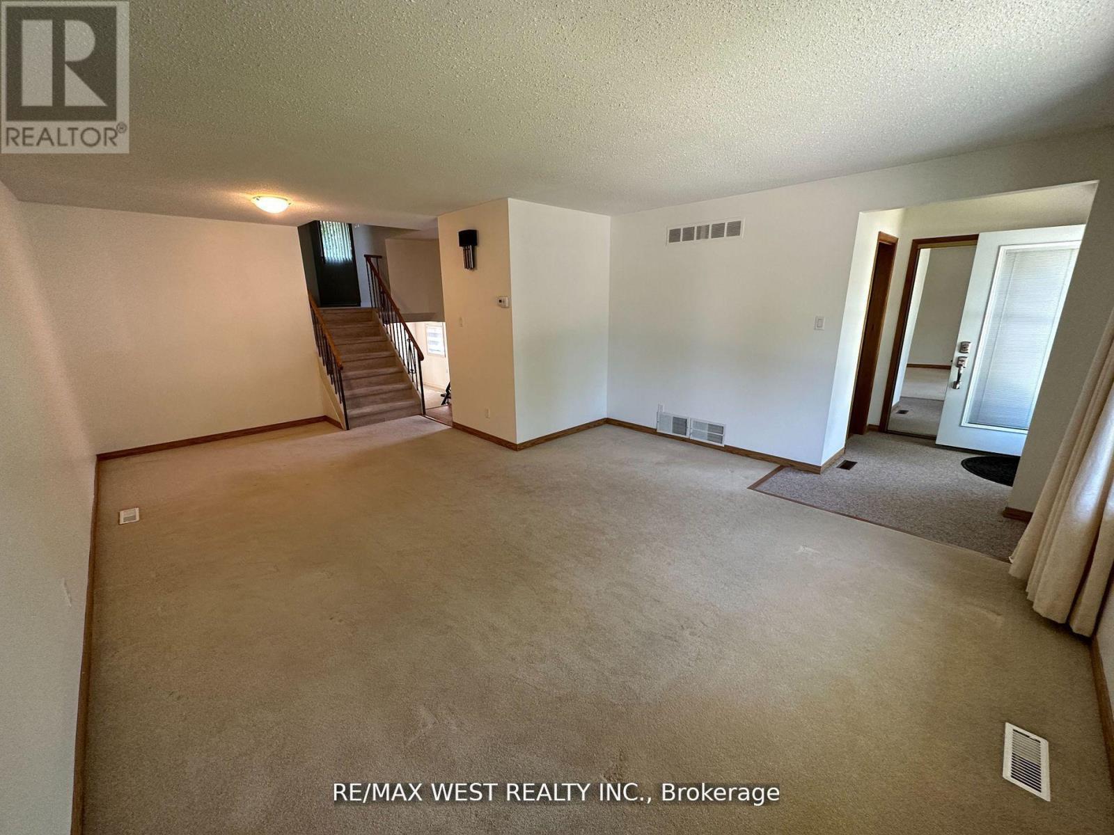 15 Tracey Drive, New Tecumseth, Ontario  L9R 1M2 - Photo 3 - N12523230