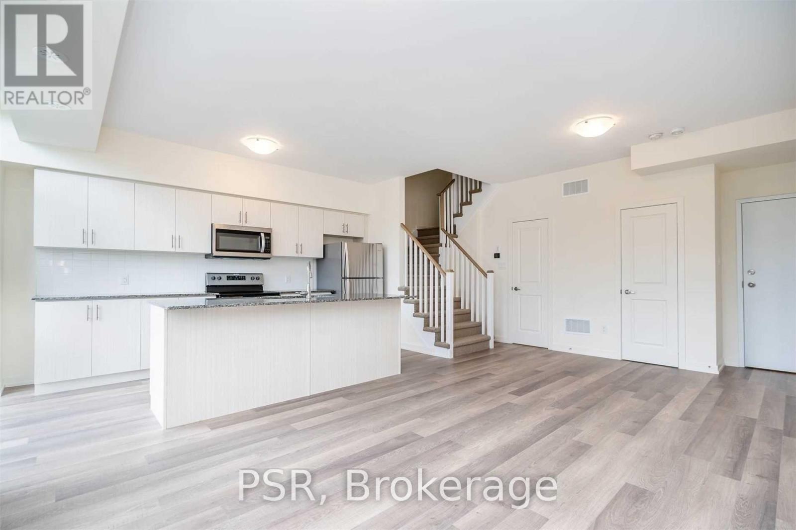 449 - 18 Whitaker Way, Whitchurch-Stouffville, Ontario  L4A 4T4 - Photo 3 - N12523288