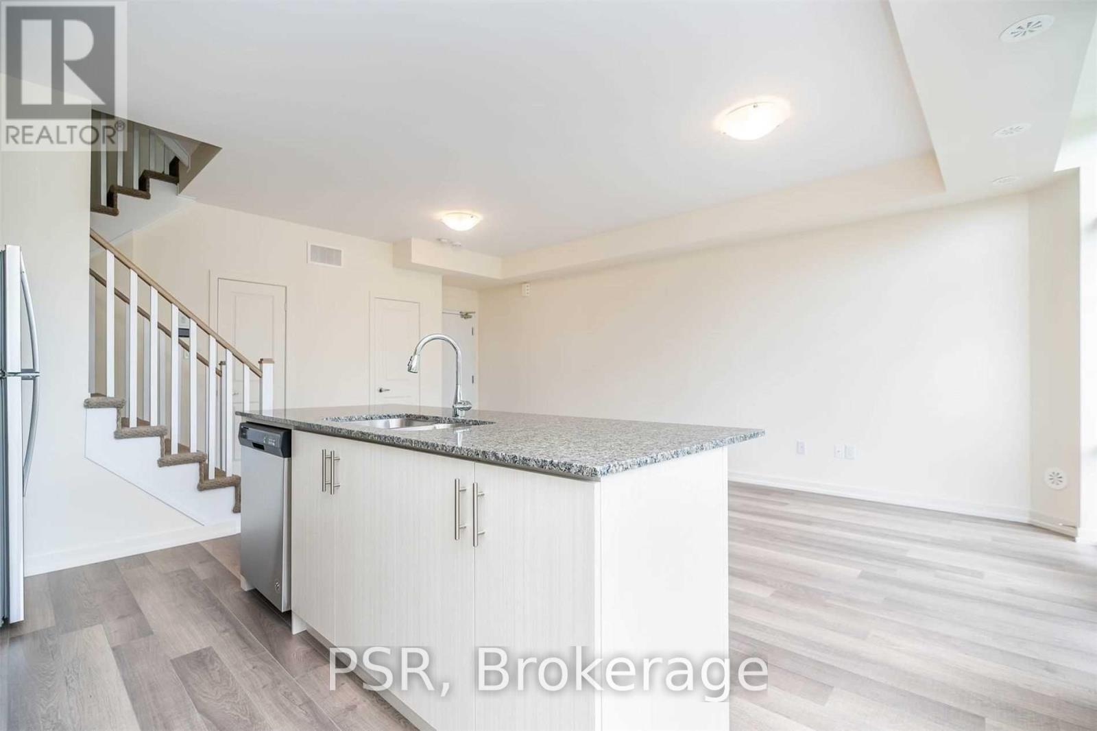 449 - 18 Whitaker Way, Whitchurch-Stouffville, Ontario  L4A 4T4 - Photo 7 - N12523288