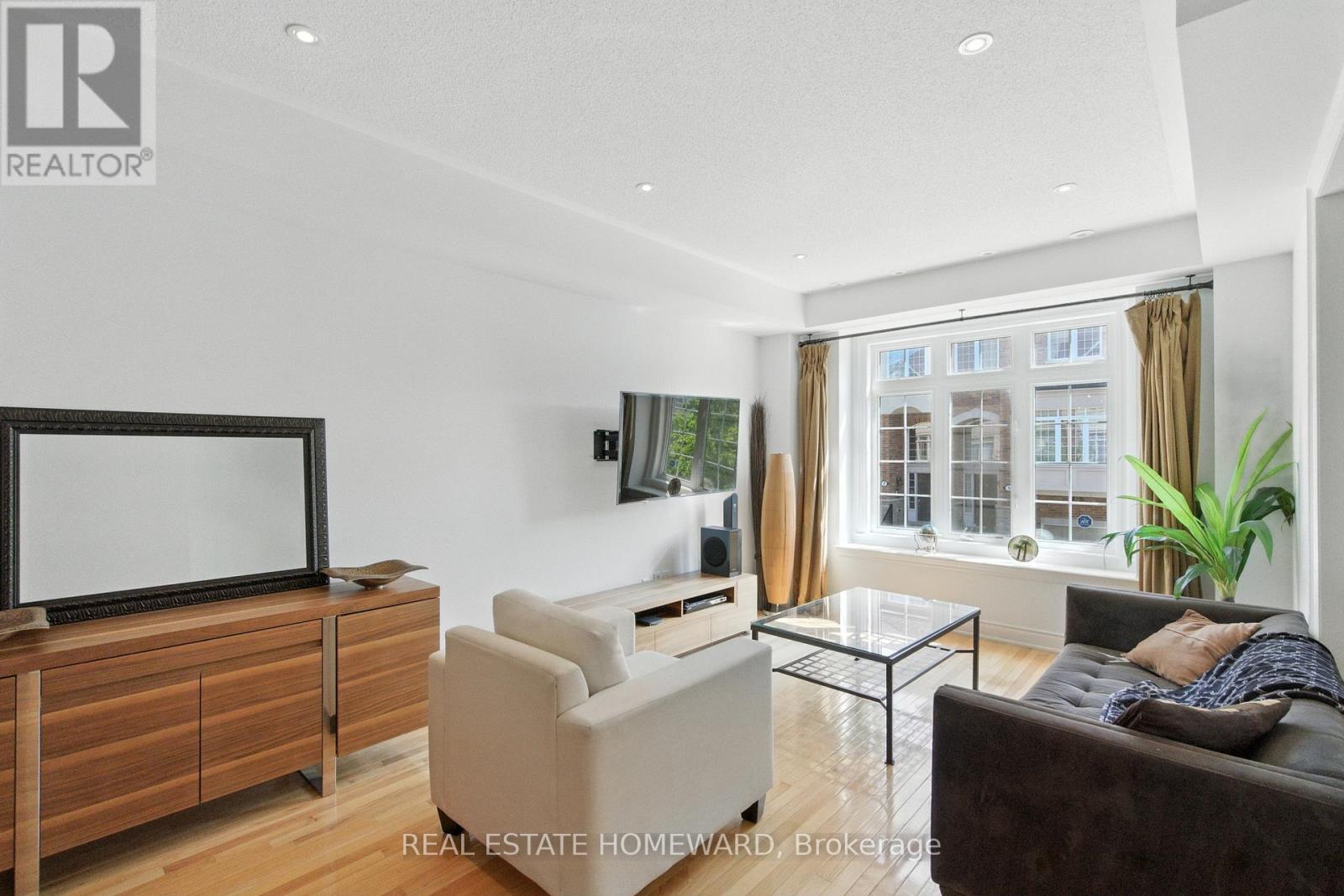 4 Isaac Devins Avenue, Vaughan, Ontario  L4L 0A4 - Photo 3 - N12523440