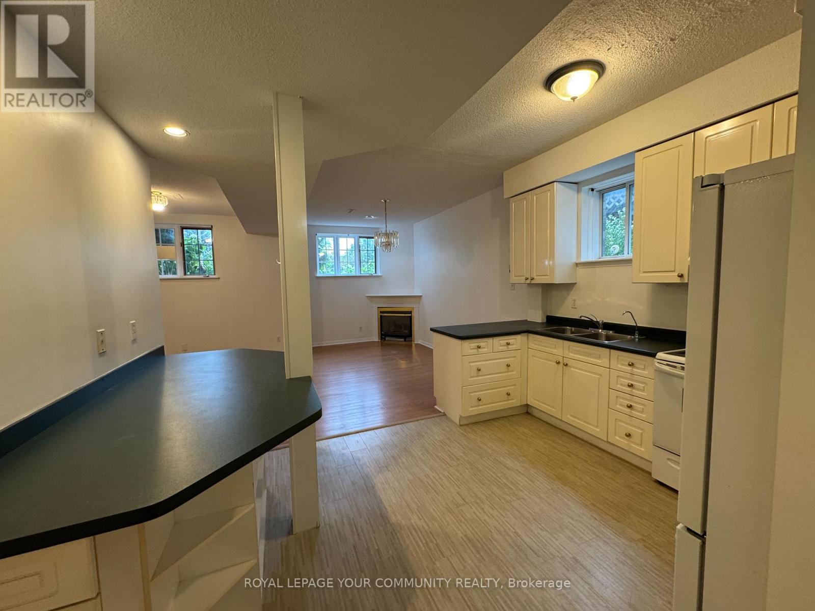 LOWER - 32 WARD DRIVE, Barrie, Ontario