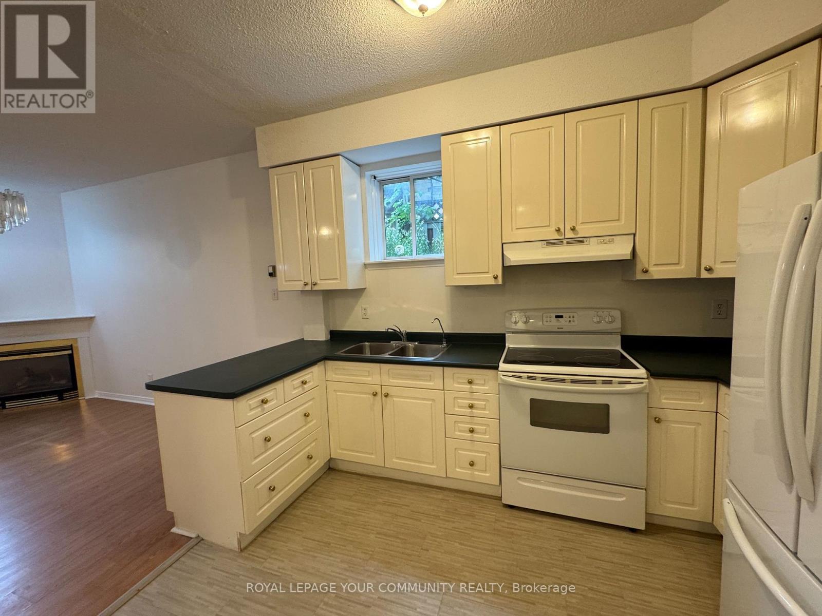 Lower - 32 Ward Drive, Barrie, Ontario  L4N 7N9 - Photo 2 - S12523382