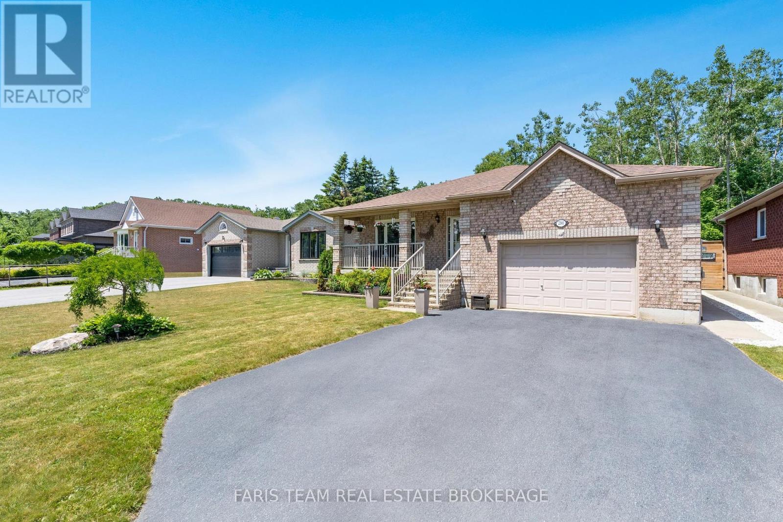 290 Edgehill Drive, Barrie, Ontario  L4N 9X4 - Photo 3 - S12523404