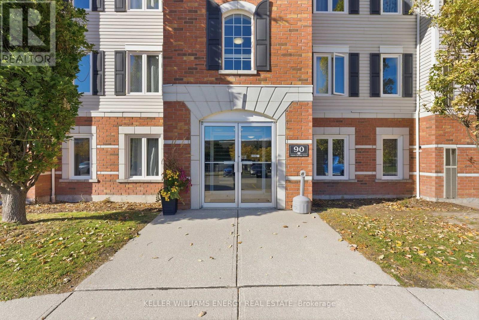 304 - 90 Aspen Springs Drive, Clarington, Ontario L1C 5N3 - Photo 2 - E12523510