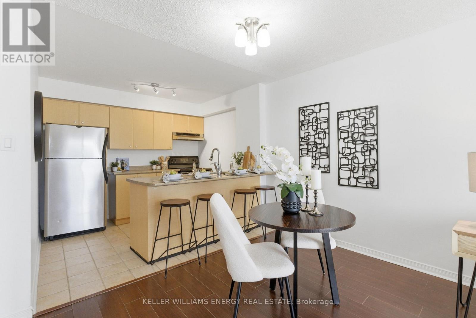 304 - 90 Aspen Springs Drive, Clarington, Ontario L1C 5N3 - Photo 5 - E12523510