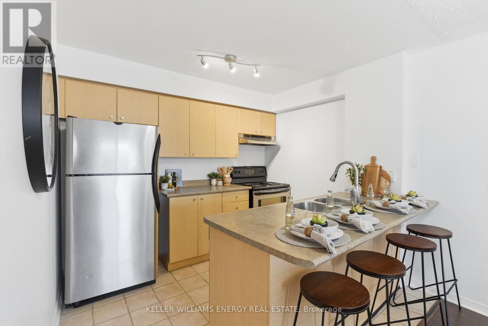 304 - 90 Aspen Springs Drive, Clarington, Ontario L1C 5N3 - Photo 6 - E12523510