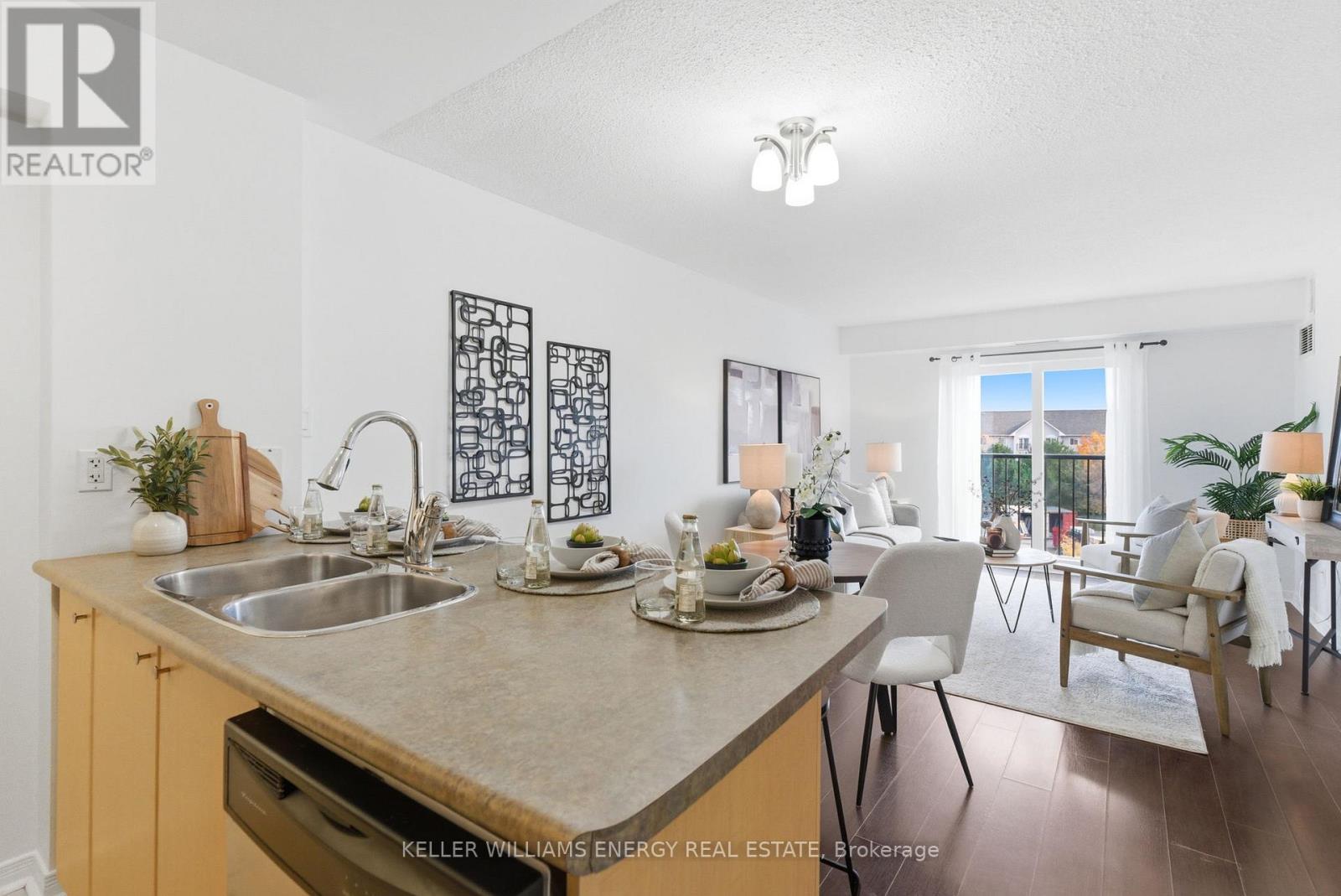 304 - 90 Aspen Springs Drive, Clarington, Ontario L1C 5N3 - Photo 7 - E12523510