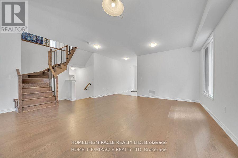 1536 Buttercup Court, Milton, Ontario  L9E 2G3 - Photo 7 - W12523242