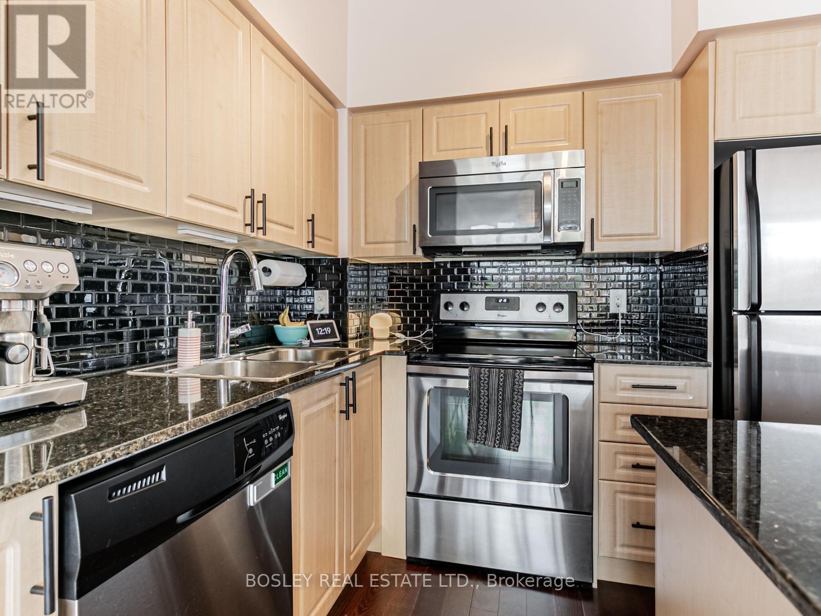 605 - 1638 Bloor Street W, Toronto, Ontario  M6P 0A6 - Photo 7 - W12523260