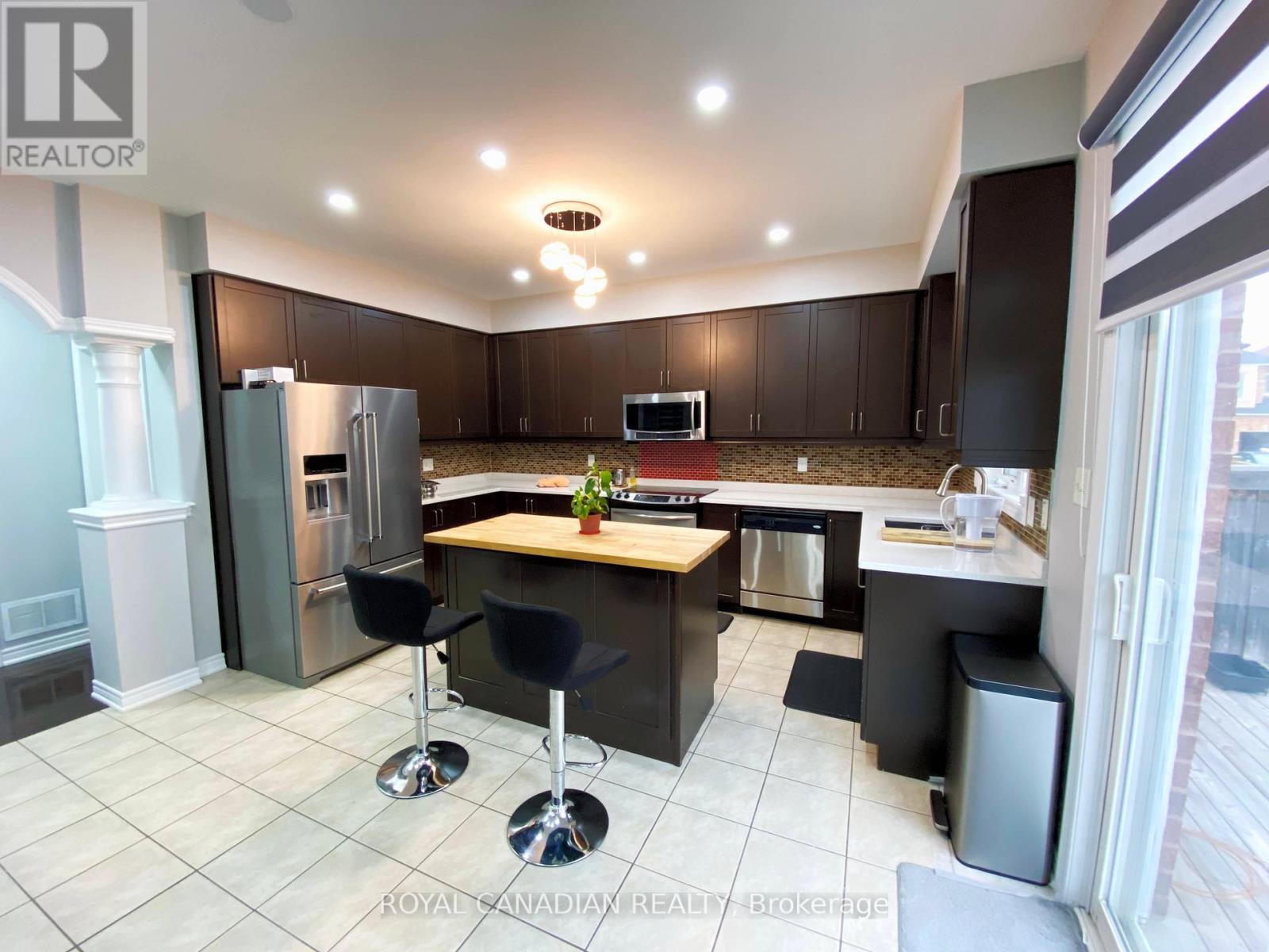 Upper - 9 Putnam Drive, Brampton, Ontario  L7A 3S4 - Photo 10 - W12523262