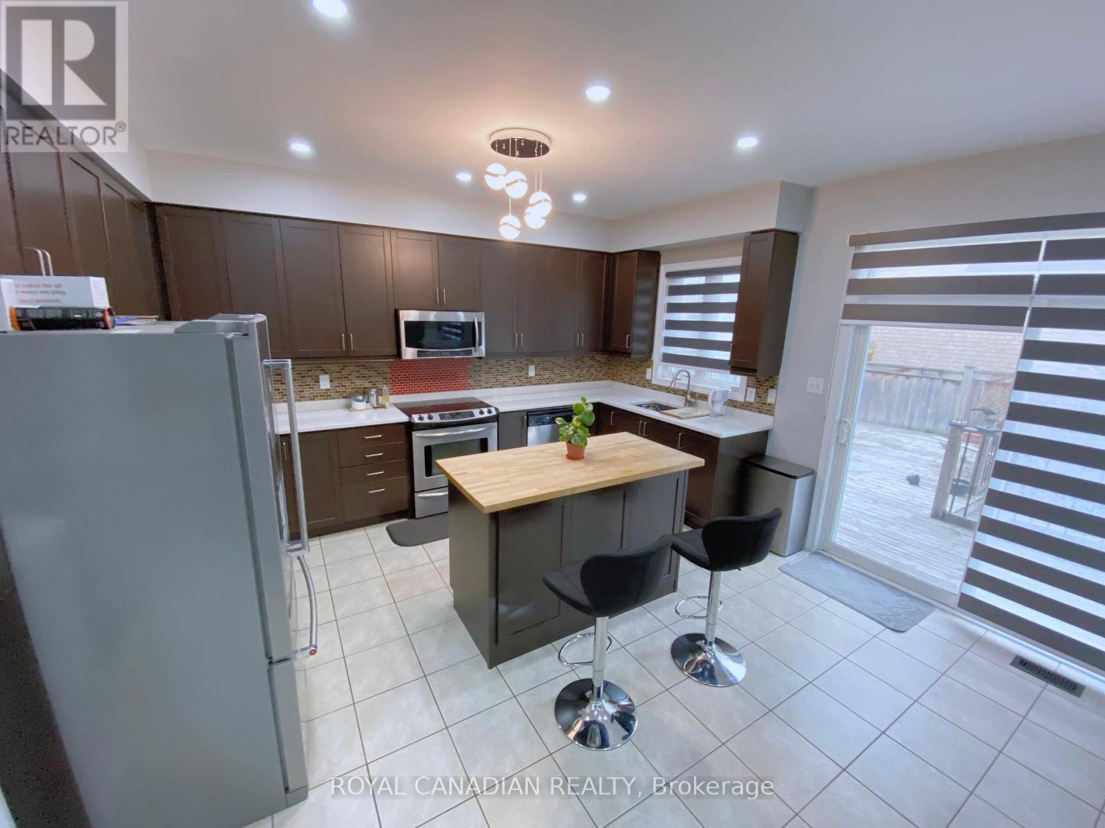 Upper - 9 Putnam Drive, Brampton, Ontario  L7A 3S4 - Photo 11 - W12523262