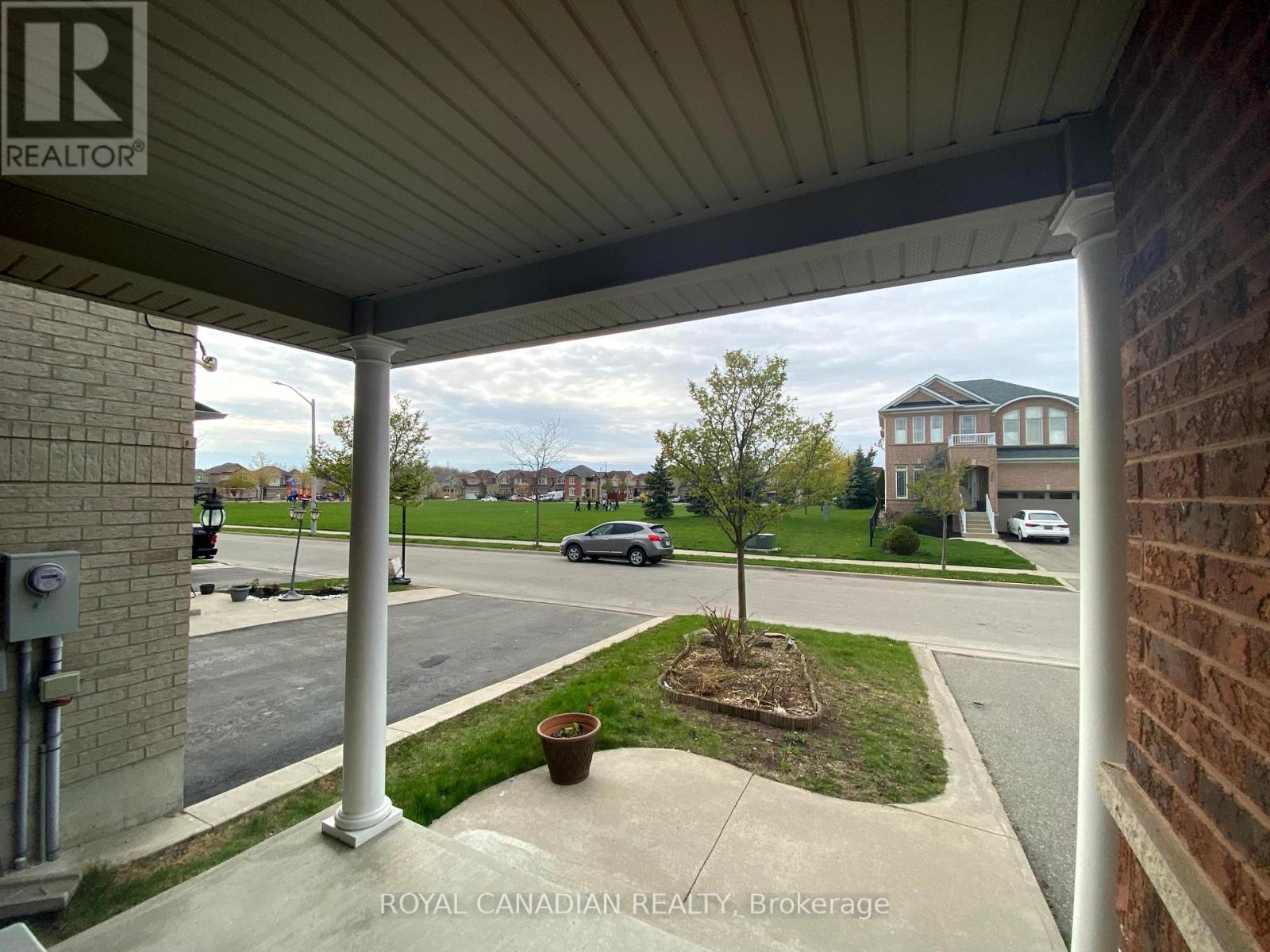 Upper - 9 Putnam Drive, Brampton, Ontario  L7A 3S4 - Photo 3 - W12523262
