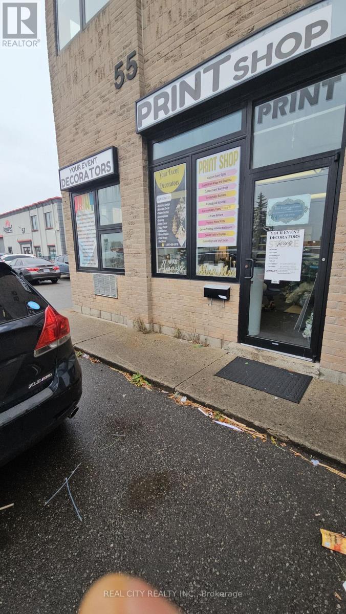 55 Rutherford Road S, Brampton, Ontario  L6W 3J3 - Photo 2 - W12523280