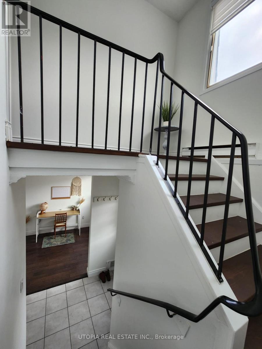 203 - 2170 Bromsgrove Road, Mississauga, Ontario  L5J 4J2 - Photo 2 - W12523310