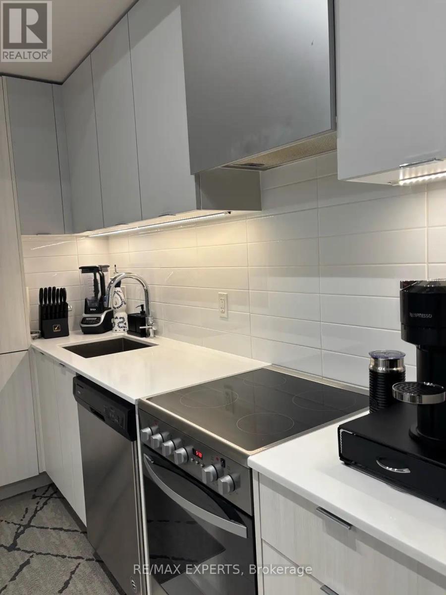 30 Gibbs Road, Toronto, Ontario  M9B 0E4 - Photo 3 - W12523364