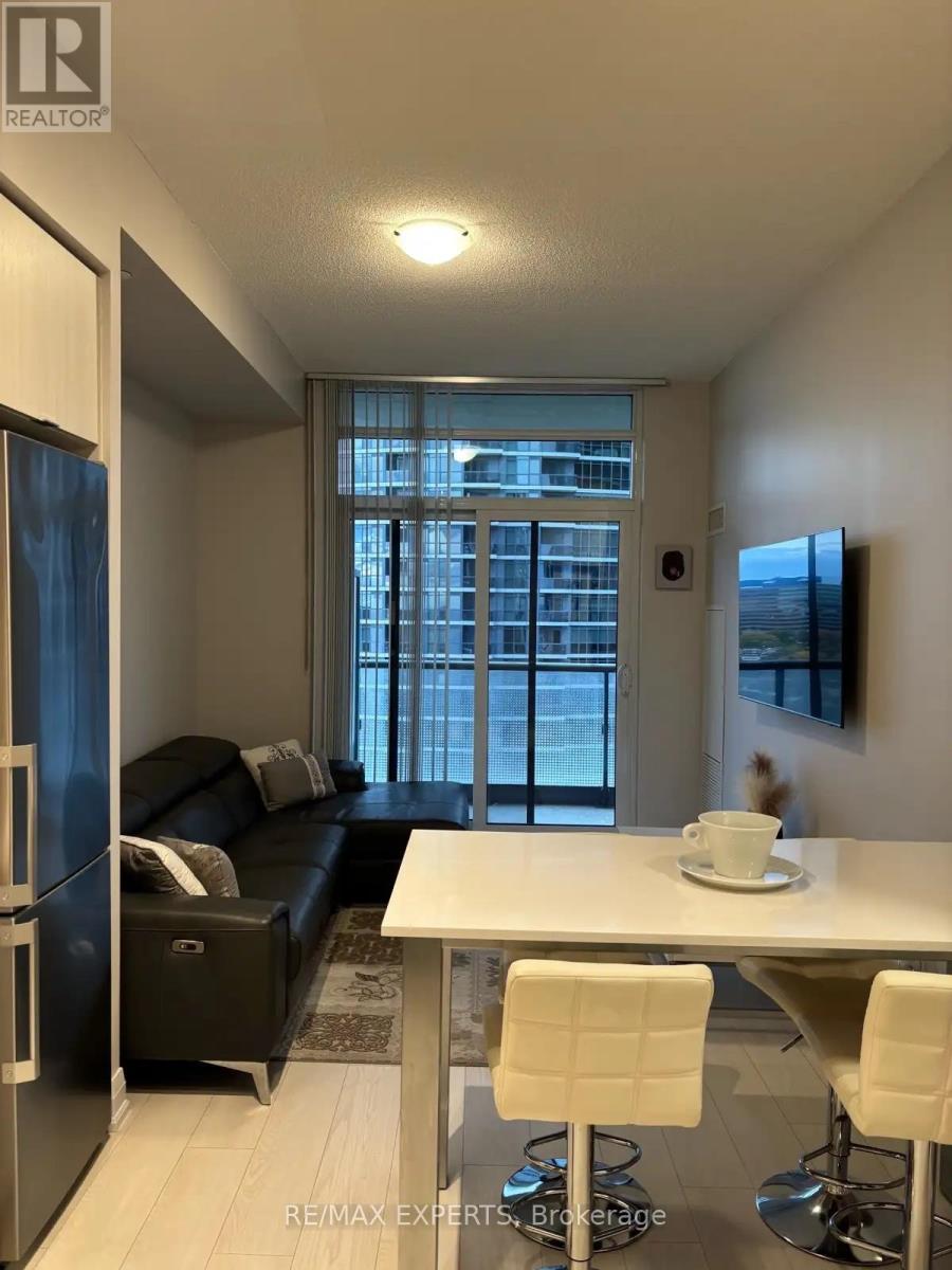 30 Gibbs Road, Toronto, Ontario  M9B 0E4 - Photo 5 - W12523364