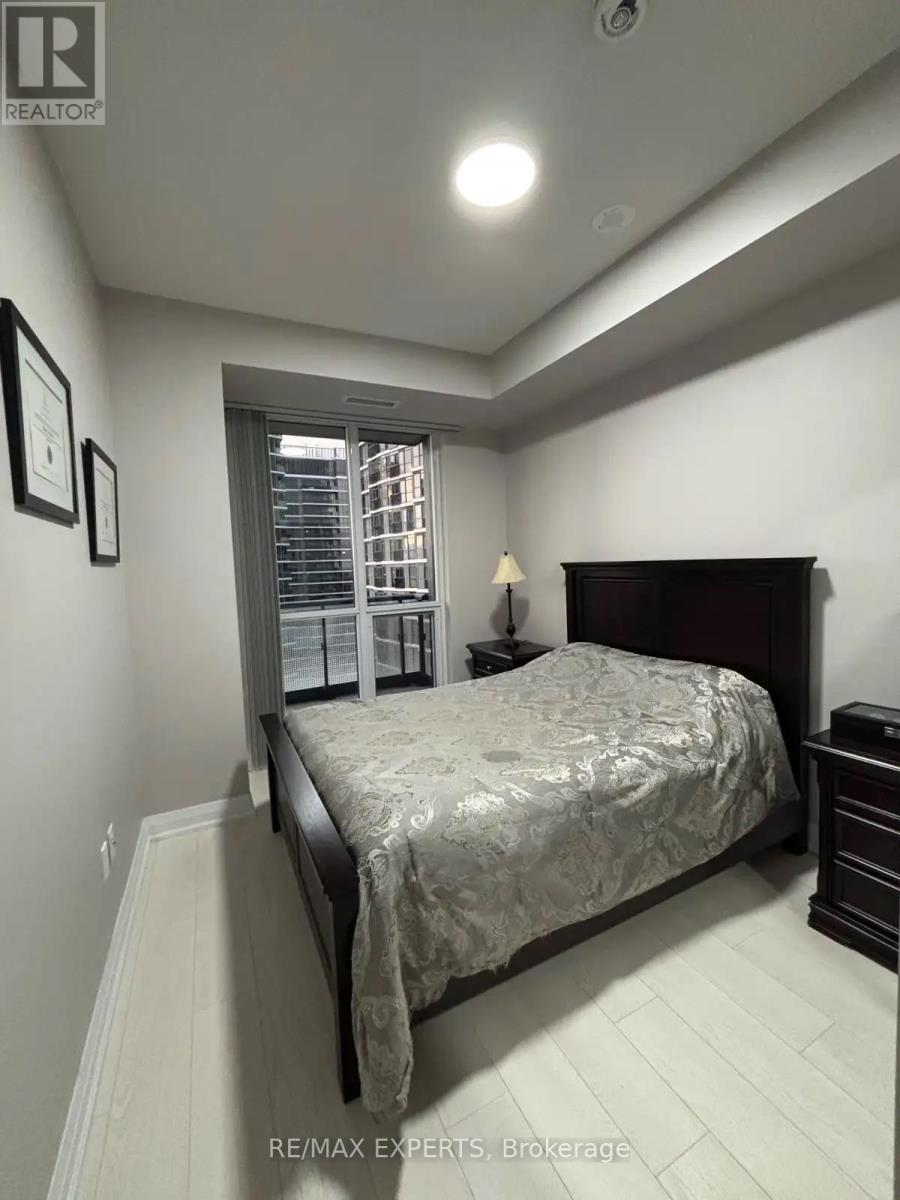 30 Gibbs Road, Toronto, Ontario  M9B 0E4 - Photo 9 - W12523364