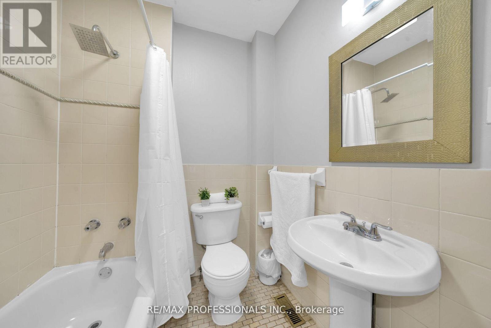 38 Nickle Street, Toronto, Ontario  M6M 2H6 - Photo 14 - W12523366