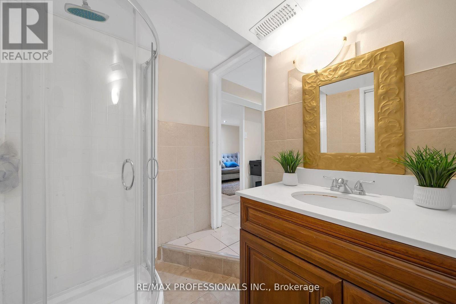 38 Nickle Street, Toronto, Ontario  M6M 2H6 - Photo 19 - W12523366