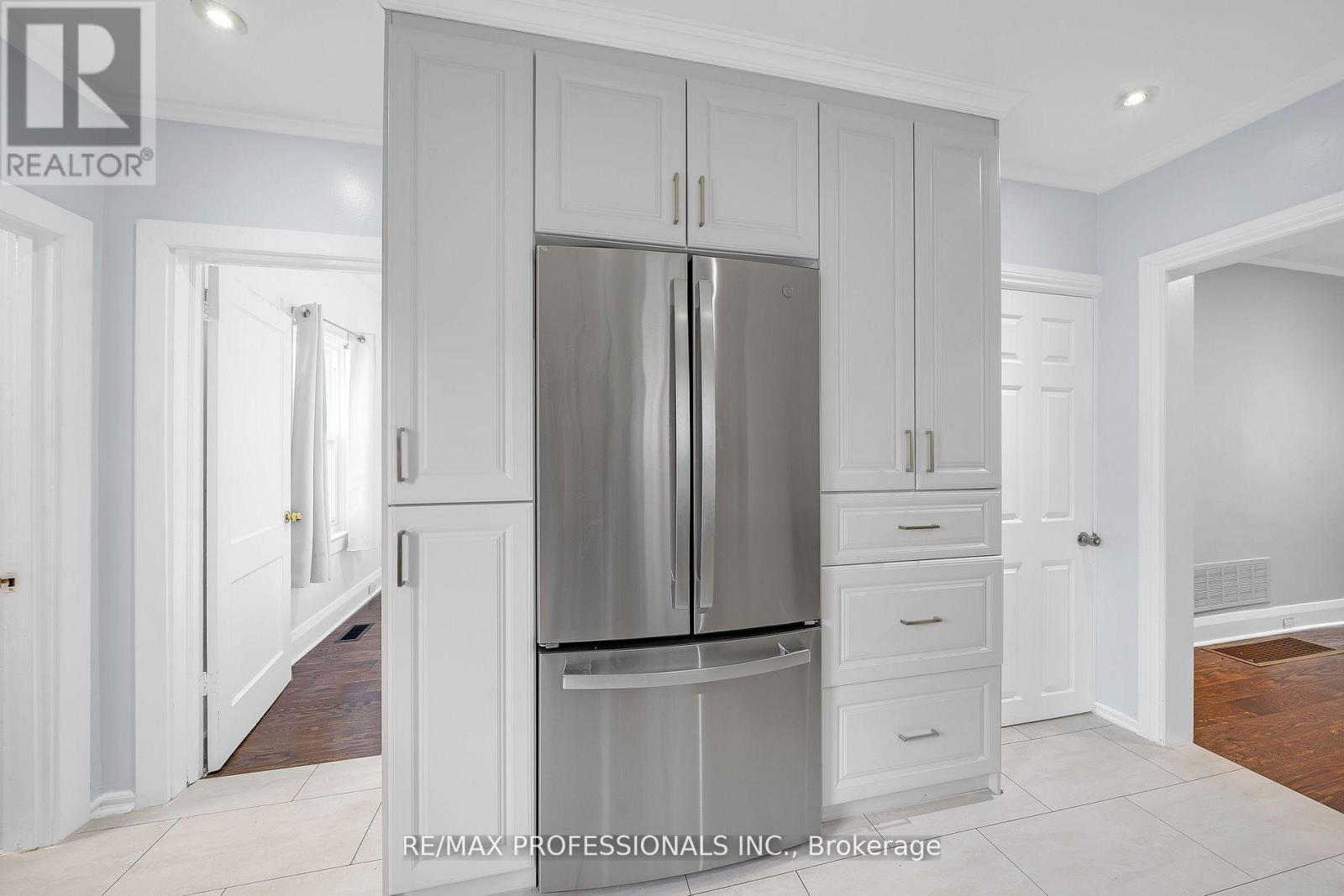 38 Nickle Street, Toronto, Ontario  M6M 2H6 - Photo 29 - W12523366