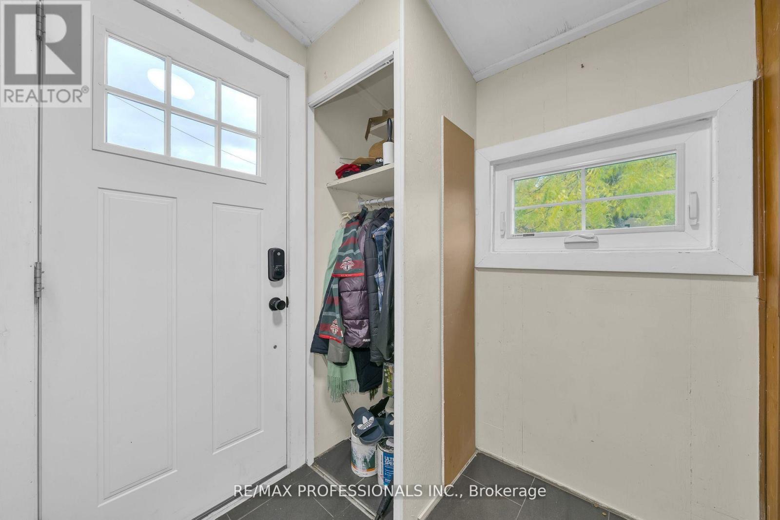 38 Nickle Street, Toronto, Ontario  M6M 2H6 - Photo 30 - W12523366