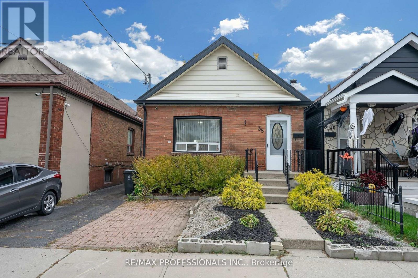 38 Nickle Street, Toronto, Ontario  M6M 2H6 - Photo 36 - W12523366