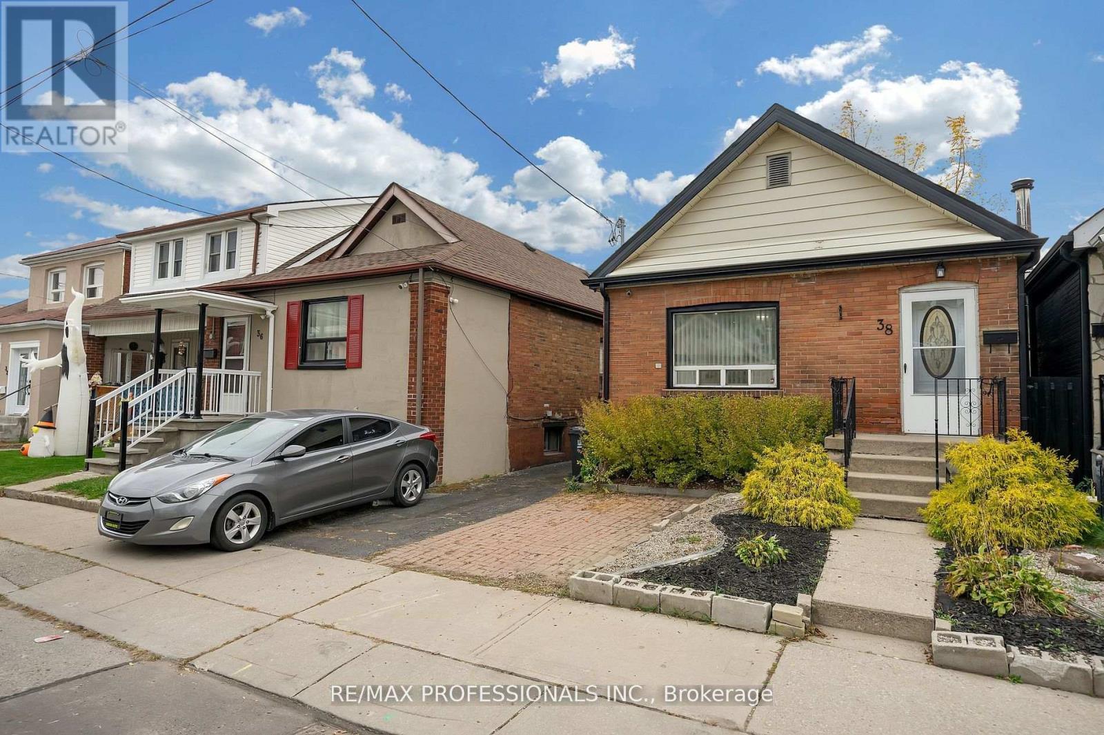 38 Nickle Street, Toronto, Ontario  M6M 2H6 - Photo 37 - W12523366