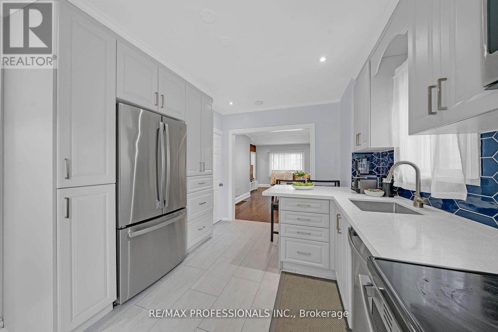 38 Nickle Street, Toronto, Ontario  M6M 2H6 - Photo 4 - W12523366