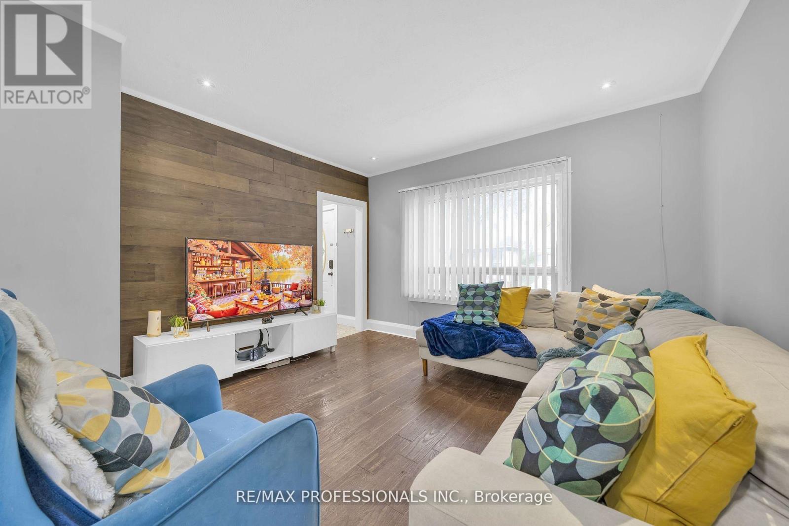 38 Nickle Street, Toronto, Ontario  M6M 2H6 - Photo 6 - W12523366