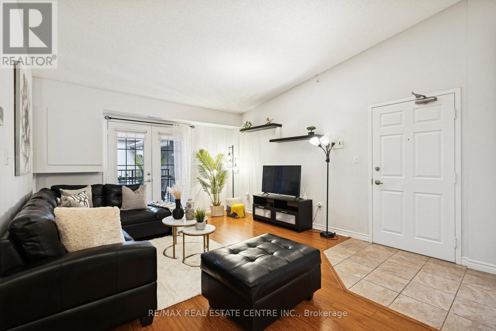 408 - 1350 Main Street E, Milton, Ontario  L9T 7S7 - Photo 4 - W12523372