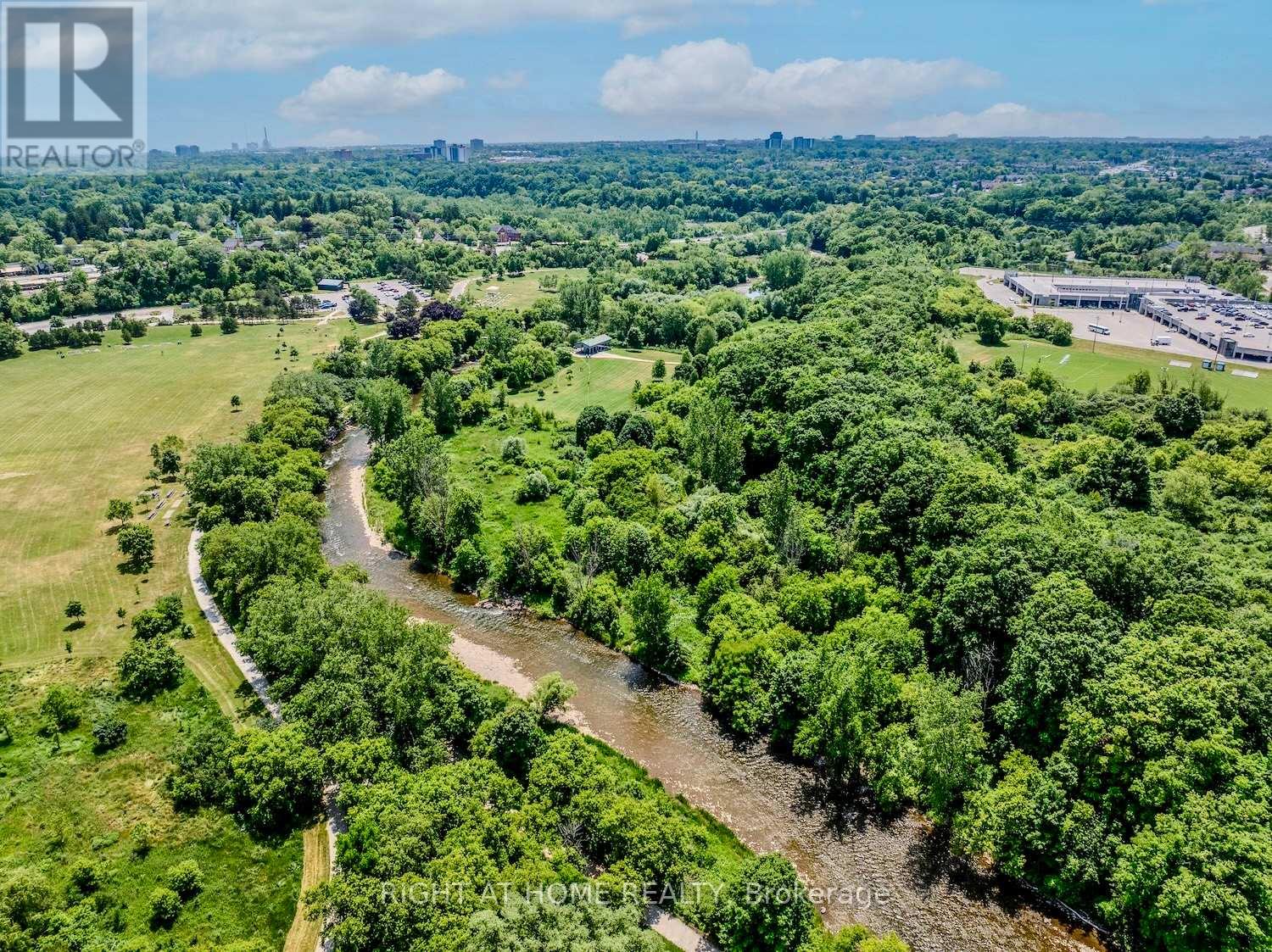 1456 Ballyclare Drive, Mississauga, Ontario  L5C 1J5 - Photo 13 - W12523390