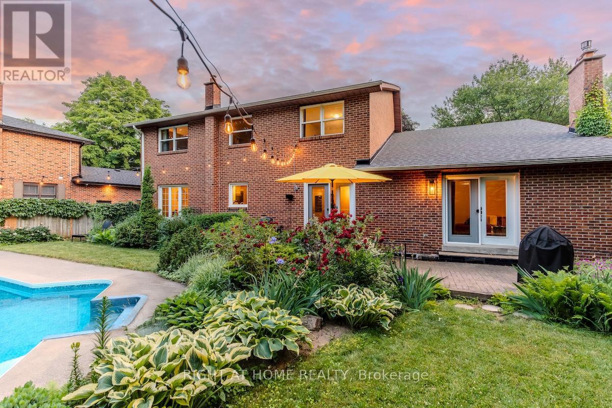 1456 Ballyclare Drive, Mississauga, Ontario  L5C 1J5 - Photo 3 - W12523390