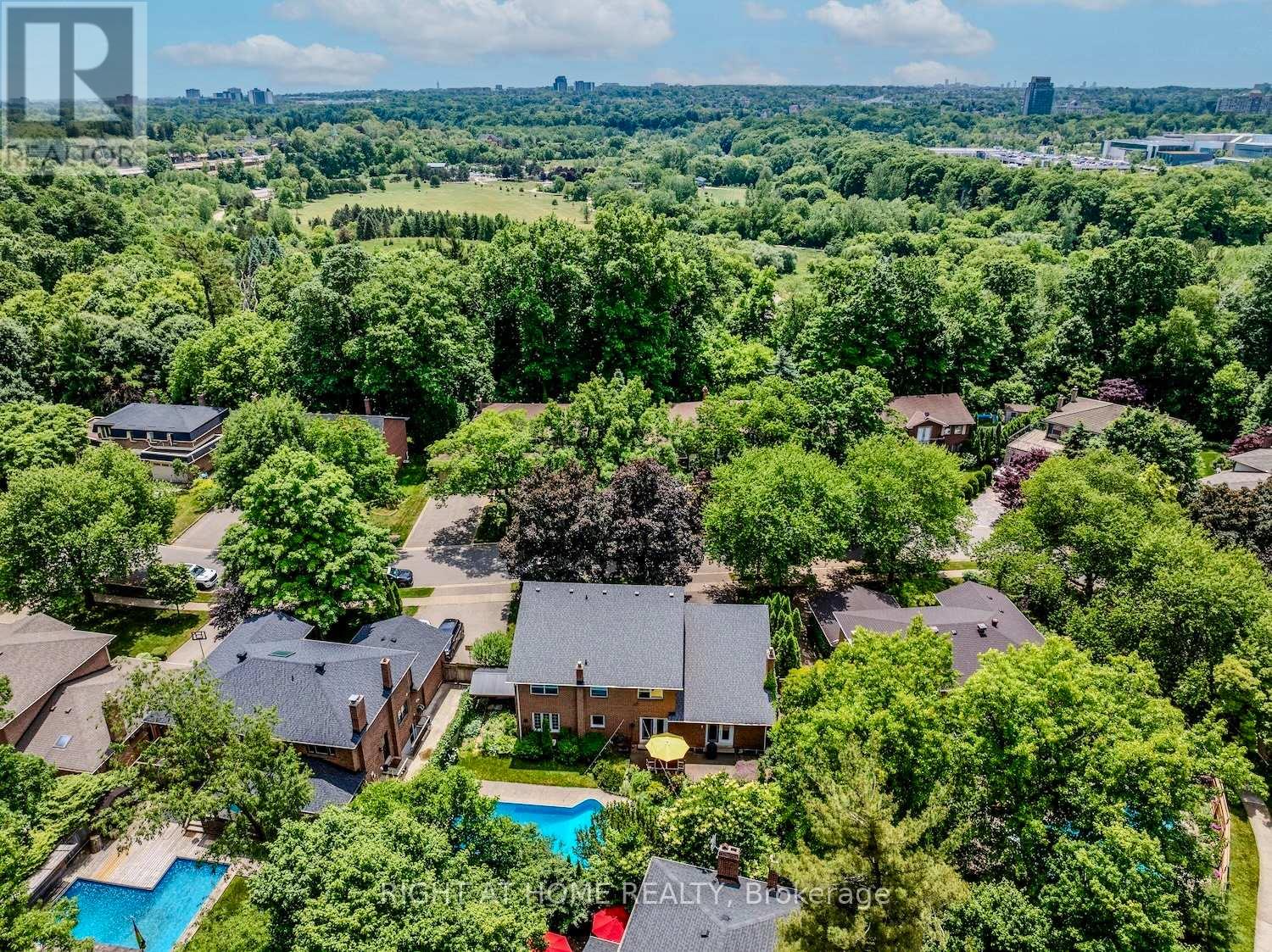 1456 Ballyclare Drive, Mississauga, Ontario  L5C 1J5 - Photo 35 - W12523390