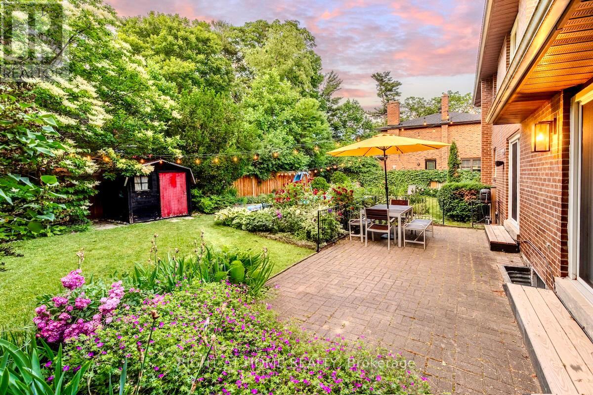 1456 Ballyclare Drive, Mississauga, Ontario  L5C 1J5 - Photo 5 - W12523390