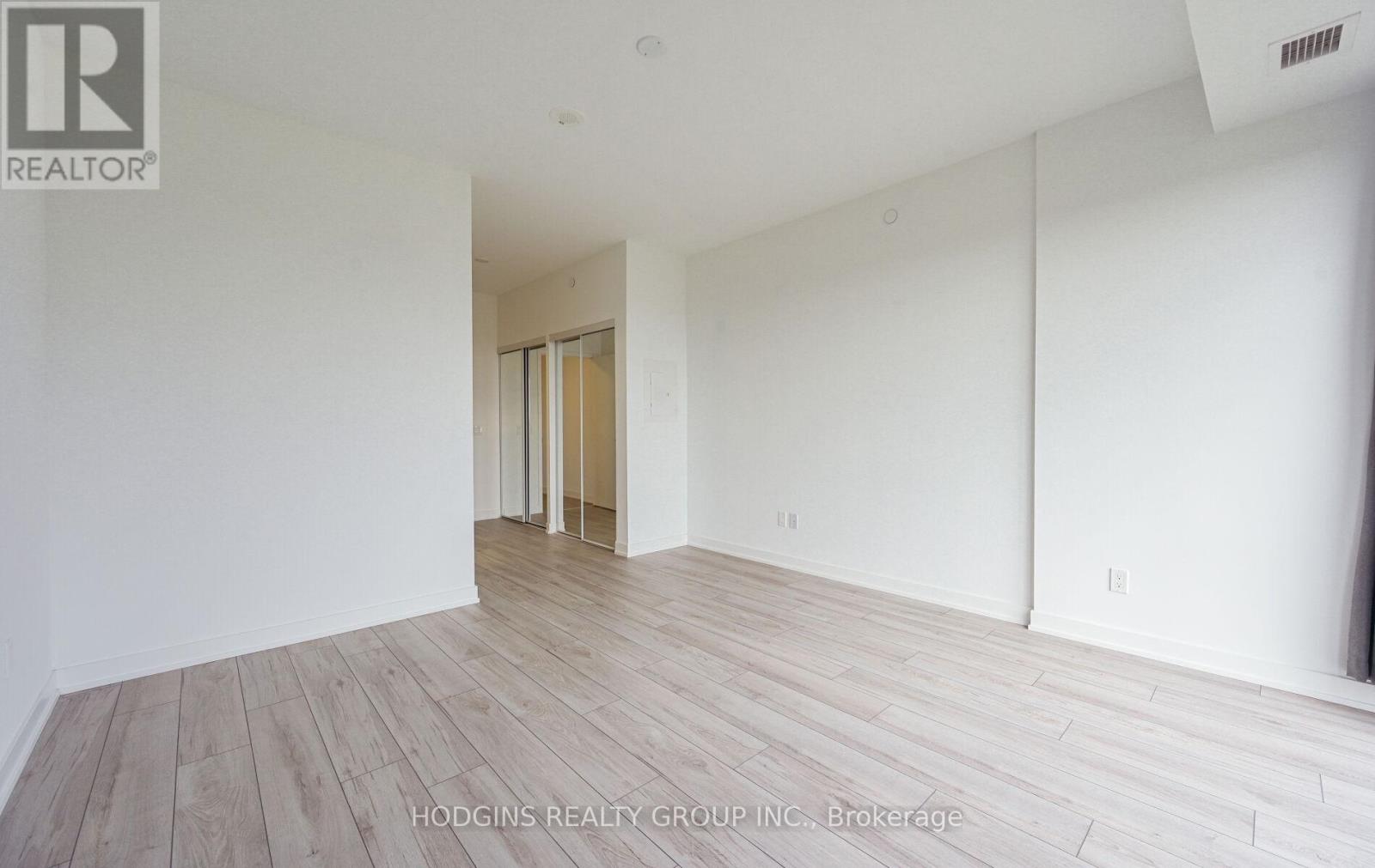 404 - 1035 Southdown Road, Mississauga, Ontario  L5J 0A2 - Photo 19 - W12523408