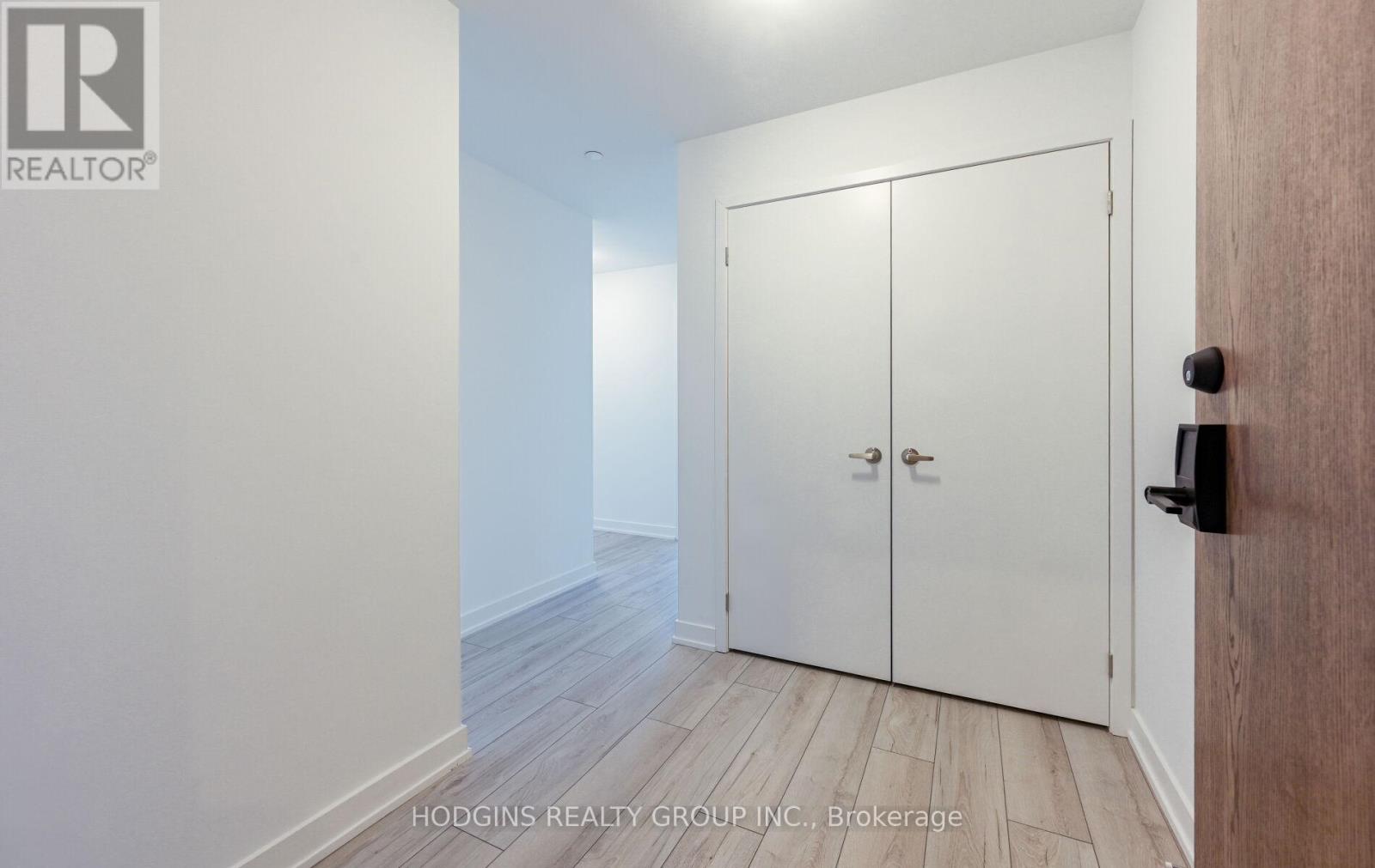 404 - 1035 Southdown Road, Mississauga, Ontario  L5J 0A2 - Photo 5 - W12523408