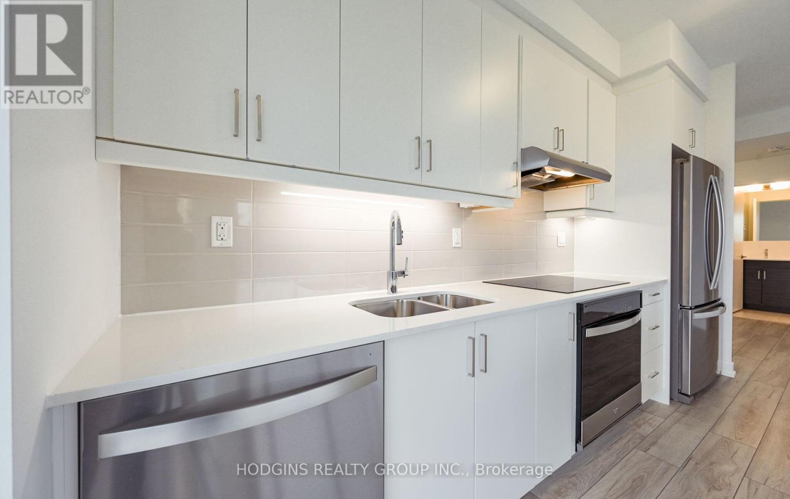 404 - 1035 Southdown Road, Mississauga, Ontario  L5J 0A2 - Photo 9 - W12523408