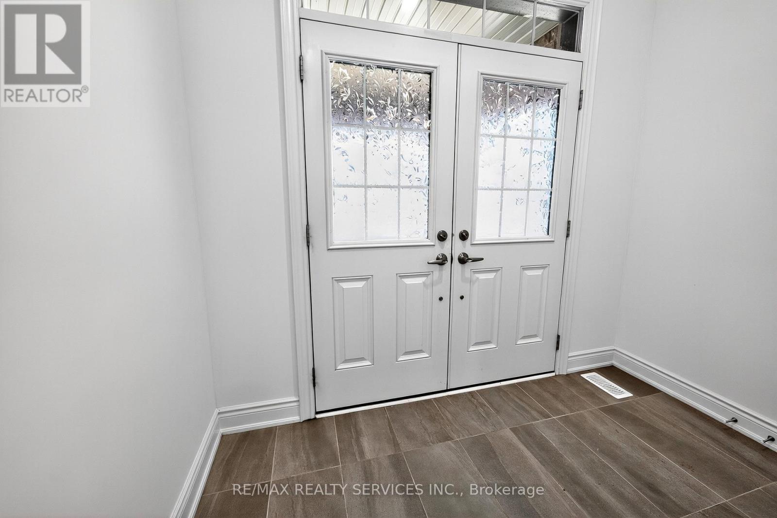 16 Workgreen Park Way, Brampton, Ontario  L6Y 6J5 - Photo 4 - W12523424