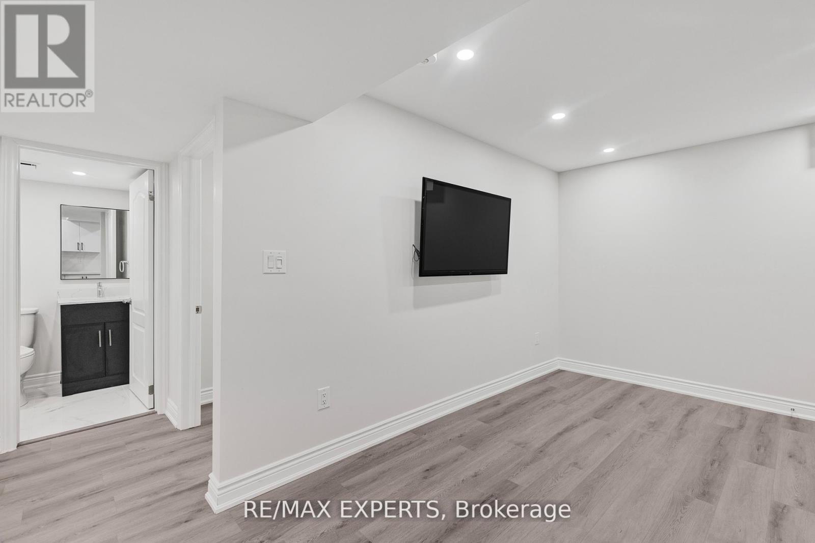 1358 Lobelia Crescent, Milton, Ontario  L9E 1X5 - Photo 34 - W12523442