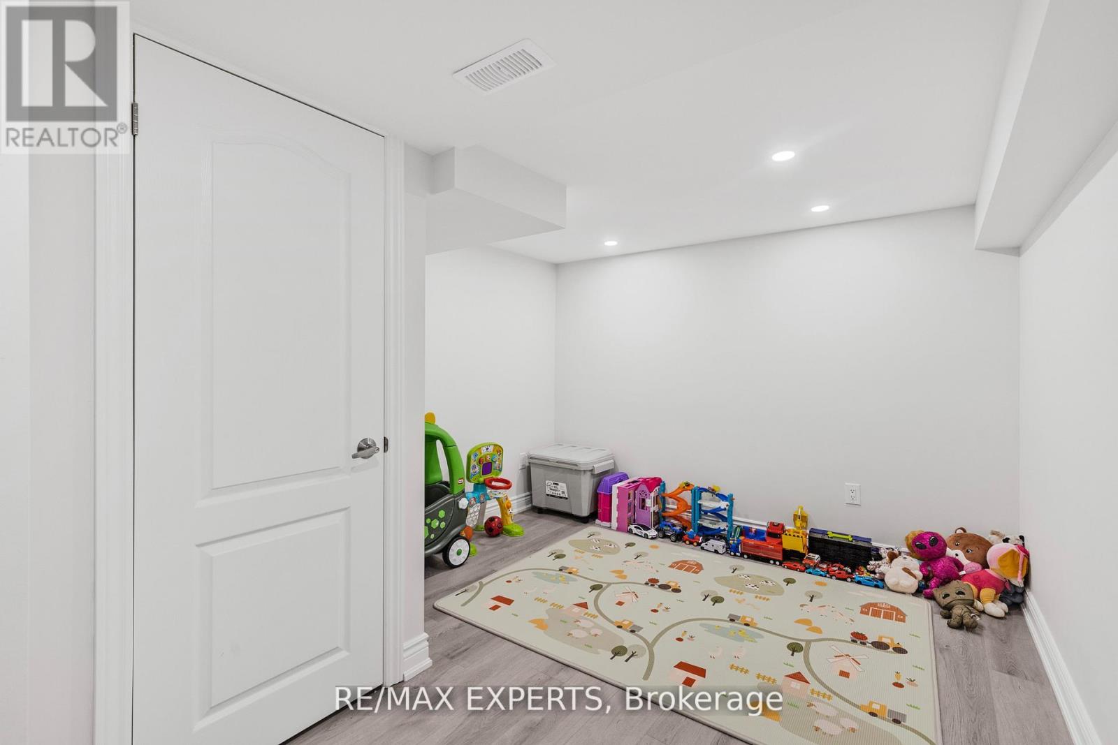 1358 Lobelia Crescent, Milton, Ontario  L9E 1X5 - Photo 36 - W12523442