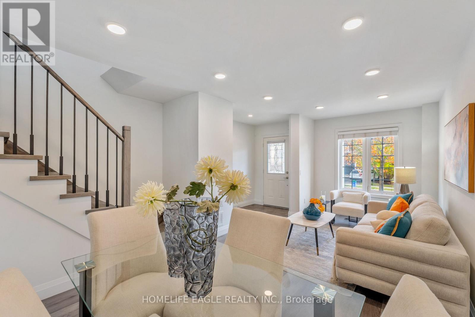 184 Knapton Drive, Newmarket, Ontario  L3X 3B5 - Photo 3 - N12523434