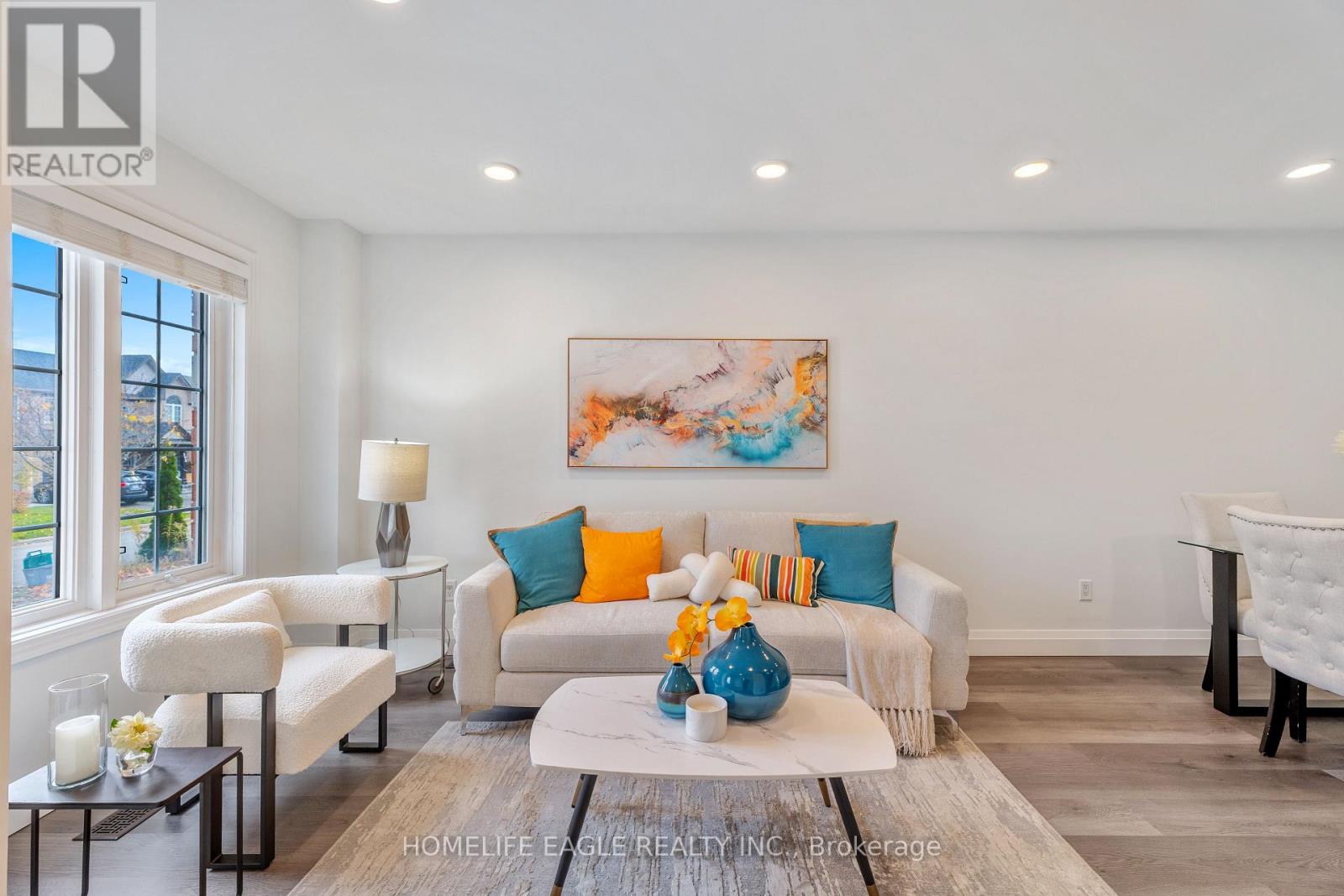 184 Knapton Drive, Newmarket, Ontario  L3X 3B5 - Photo 2 - N12523434