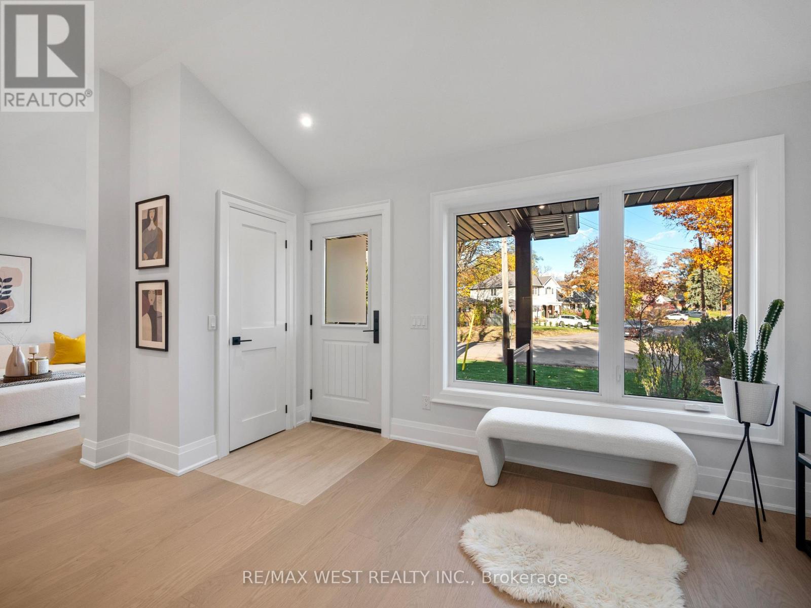 24 Appledale Road, Toronto, Ontario M9B 5G4 - Photo 8 - W12515576