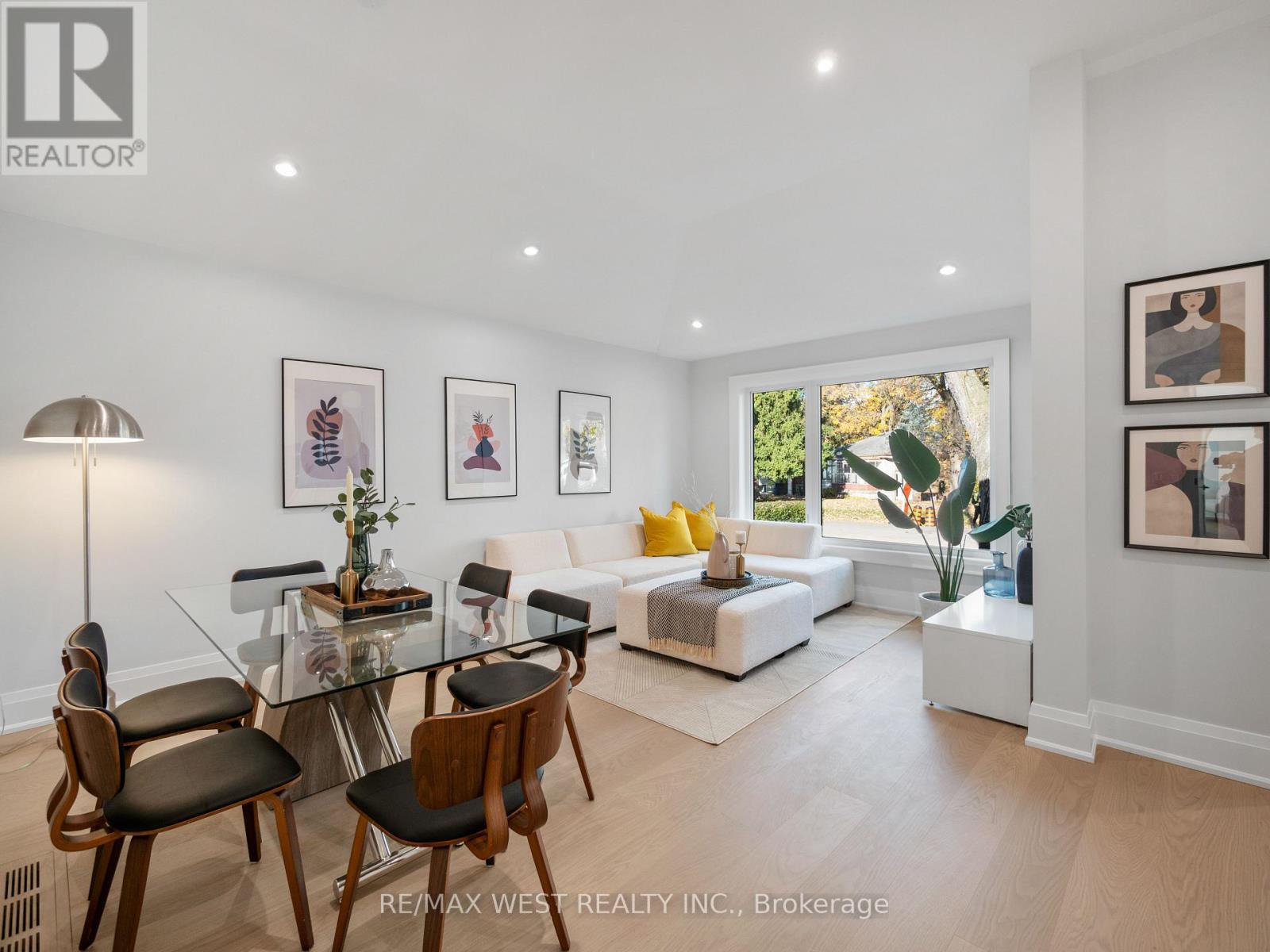 24 Appledale Road, Toronto, Ontario M9B 5G4 - Photo 5 - W12515576