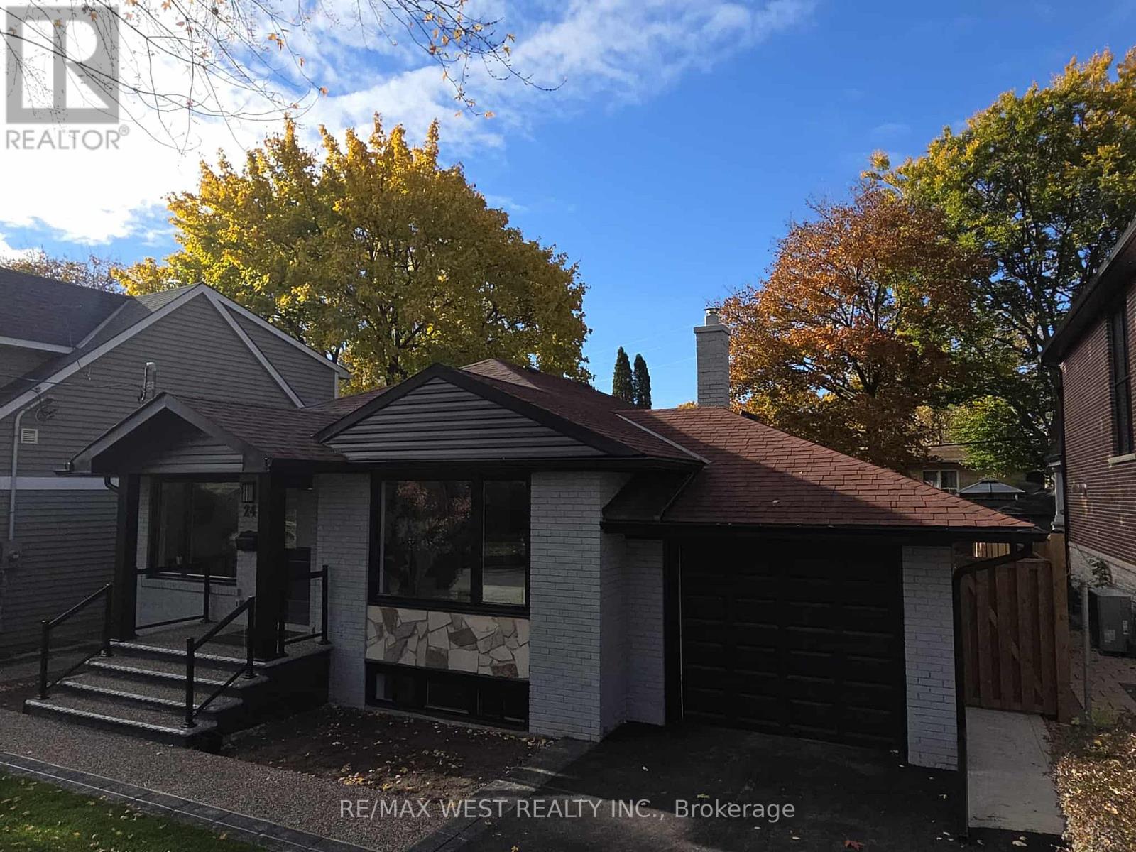 24 Appledale Road, Toronto, Ontario M9B 5G4 - Photo 2 - W12515576