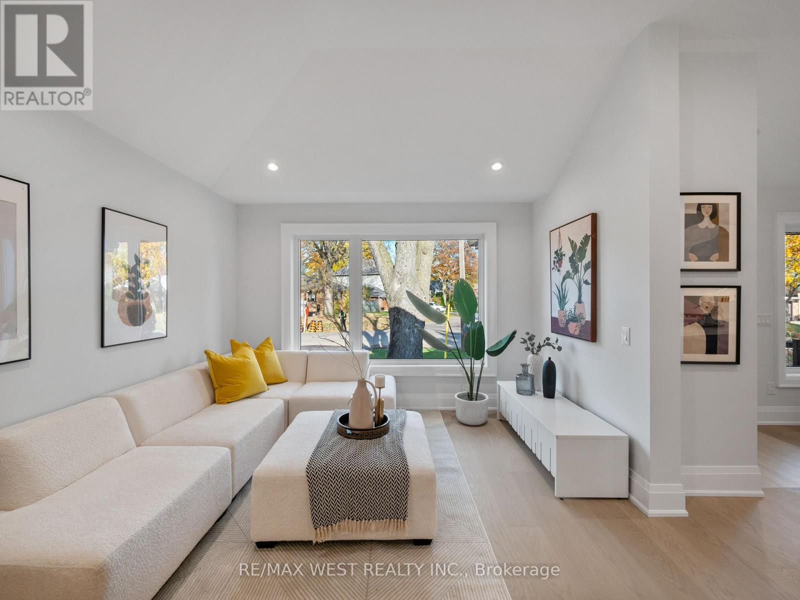 24 Appledale Road, Toronto, Ontario M9B 5G4 - Photo 11 - W12515576